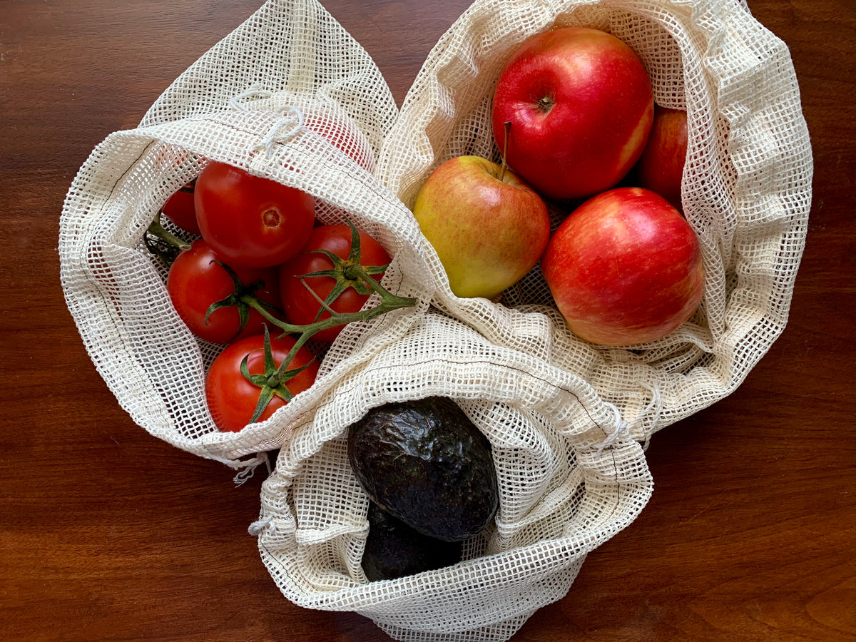 Fresh Juicy Organic Farm Fruits Products In A Reusable Shopping Bag Apples  In A String Bag Made Of Recycled Materials On A White Wooden Table Or  Background Vegetarianism Veganism Raw Food Alternative