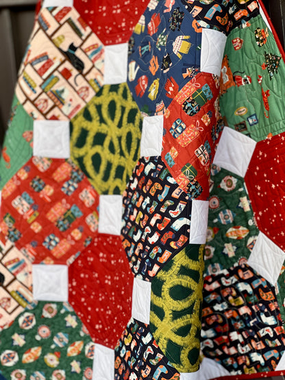 Christmas Shelves - Tinsel Time! - Louise Cunningham - Cloud 9 Fabrics - Poplin