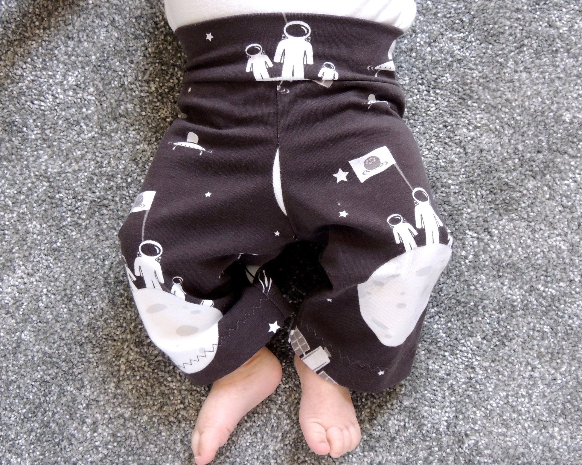 Roo Top + Marley Bottoms (0 - 24m) Baby + Toddler Sewing Pattern - Dhurata Davies - Simplifi Fabric