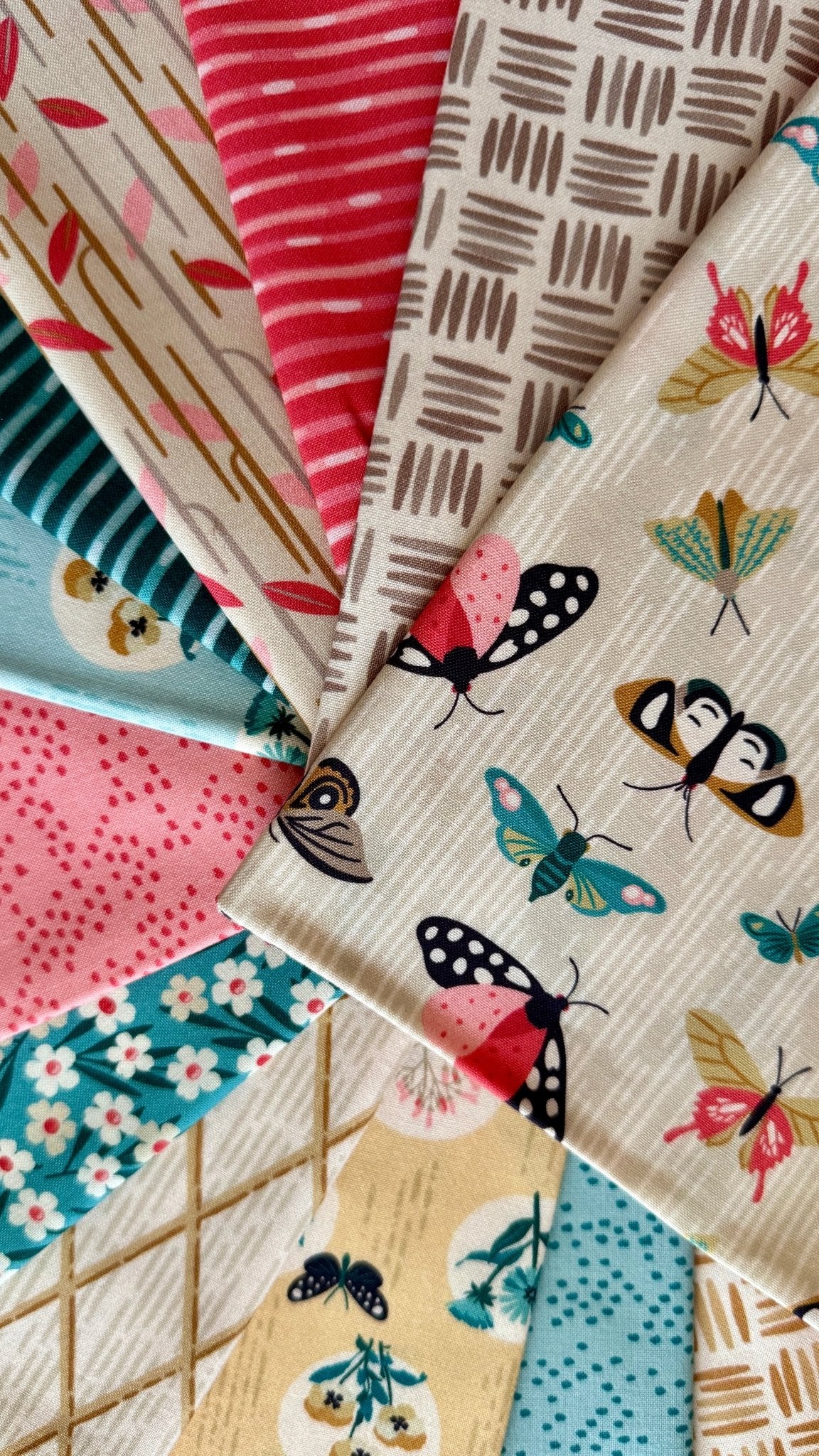 Streaming - Red - Garden Walks - Ann Gardner - Cloud 9 Fabrics - Poplin - Simplifi Fabric